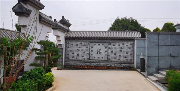 在漢皇樹(shù)葬墓園中,傳統(tǒng)立碑葬與樹(shù)葬相比,哪個(gè)更好?