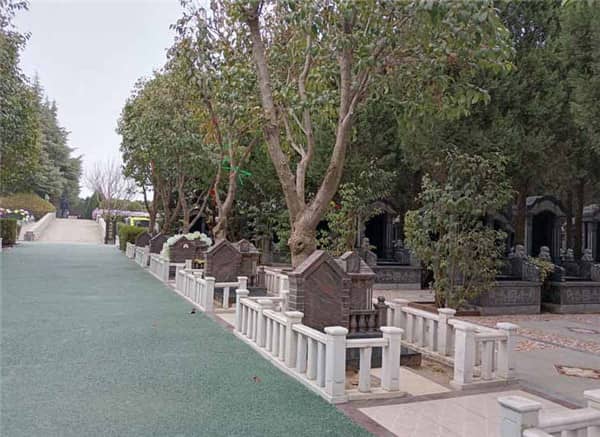 西安漢皇樹葬墓園在綠化和景觀設(shè)計上有哪些特色？