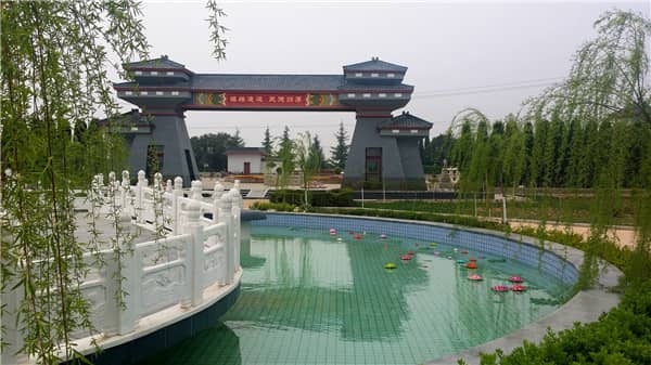 西安漢皇樹(shù)葬墓園為何能獲得“紫鉆陵園”的榮譽(yù)稱號(hào),這一稱號(hào)對(duì)其有何意義?