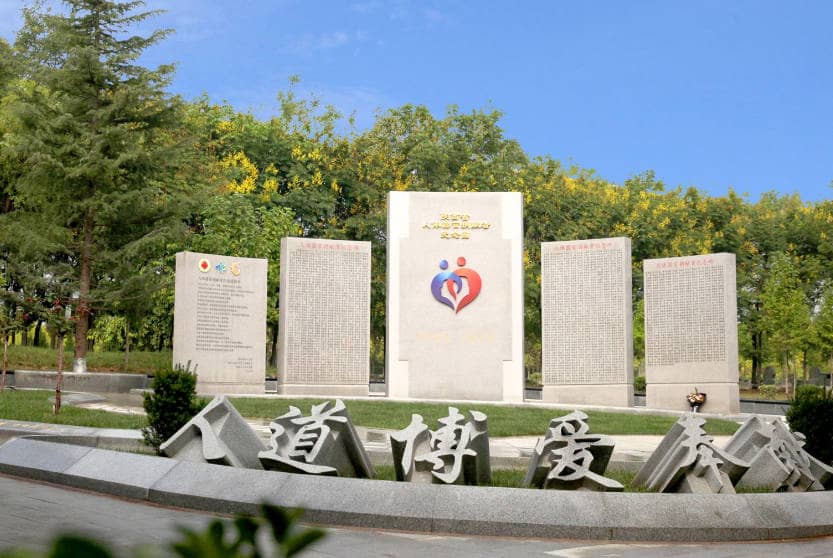 西安鳳棲山墓園是否具備合法性?這一特點(diǎn)對家庭選擇墓園有何影響?