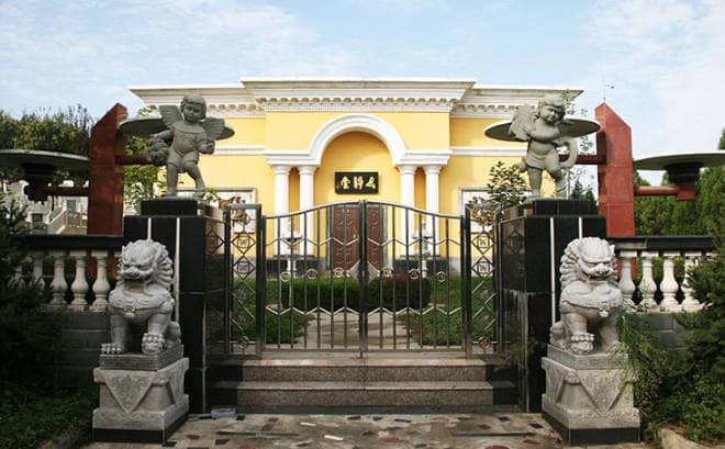 如果我需要前往西安鳳棲山墓園辦理業(yè)務(wù),應(yīng)該如何預(yù)約接送服務(wù)?