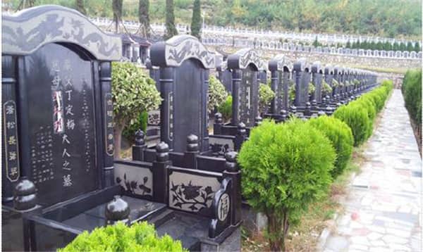 如何通過公共交通方式到達壽陽山公墓,有哪些需要注意的事項?