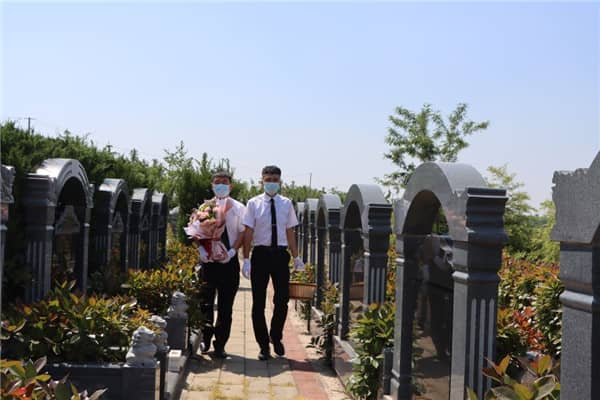 西安壽陽山墓園在集中祭祀期間,如何確保老、弱、病、殘、孕等特殊群體的祭掃安全和便利?