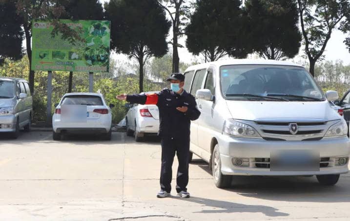 西安市民在選擇公墓時(shí),應(yīng)如何權(quán)衡壽陽(yáng)山墓園和高橋墓園的優(yōu)缺點(diǎn)?
