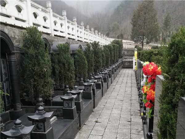 西安九龍山公墓提供了哪些葬式選擇?