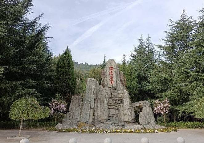 西安漢陵墓園為喪屬提供哪些前往墓區的便利服務？