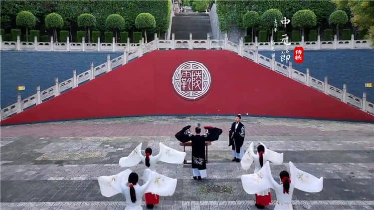 前往西安霸陵墓園新區交通指南:便捷出行,順利到達