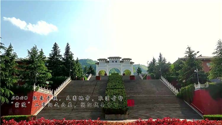 霸陵墓園新區(qū)墓地價(jià)格區(qū)間是怎樣的?家屬應(yīng)如何規(guī)劃購墓預(yù)算?