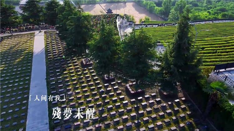 在西安霸陵墓園新區(qū)的功勛園,游客可以體驗(yàn)到哪些獨(dú)特的紀(jì)念活動(dòng)或儀式?