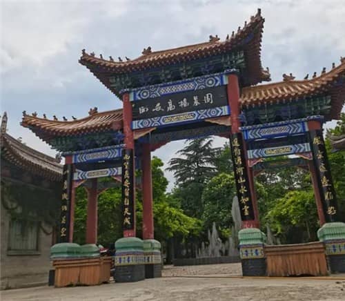 在西安高橋墓園停車時(shí),市民需要注意哪些安全問題?