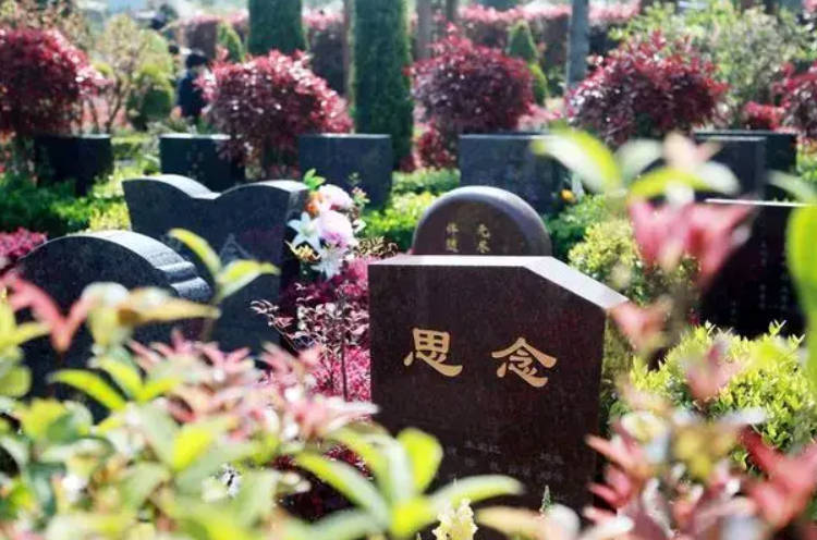 公墓里可以立十字架嗎