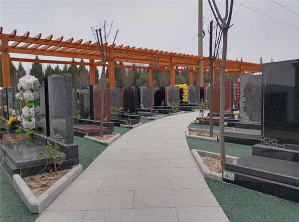 西安市民在選擇墓地時,應(yīng)如何平衡傳統(tǒng)觀念與現(xiàn)代殯葬理念?